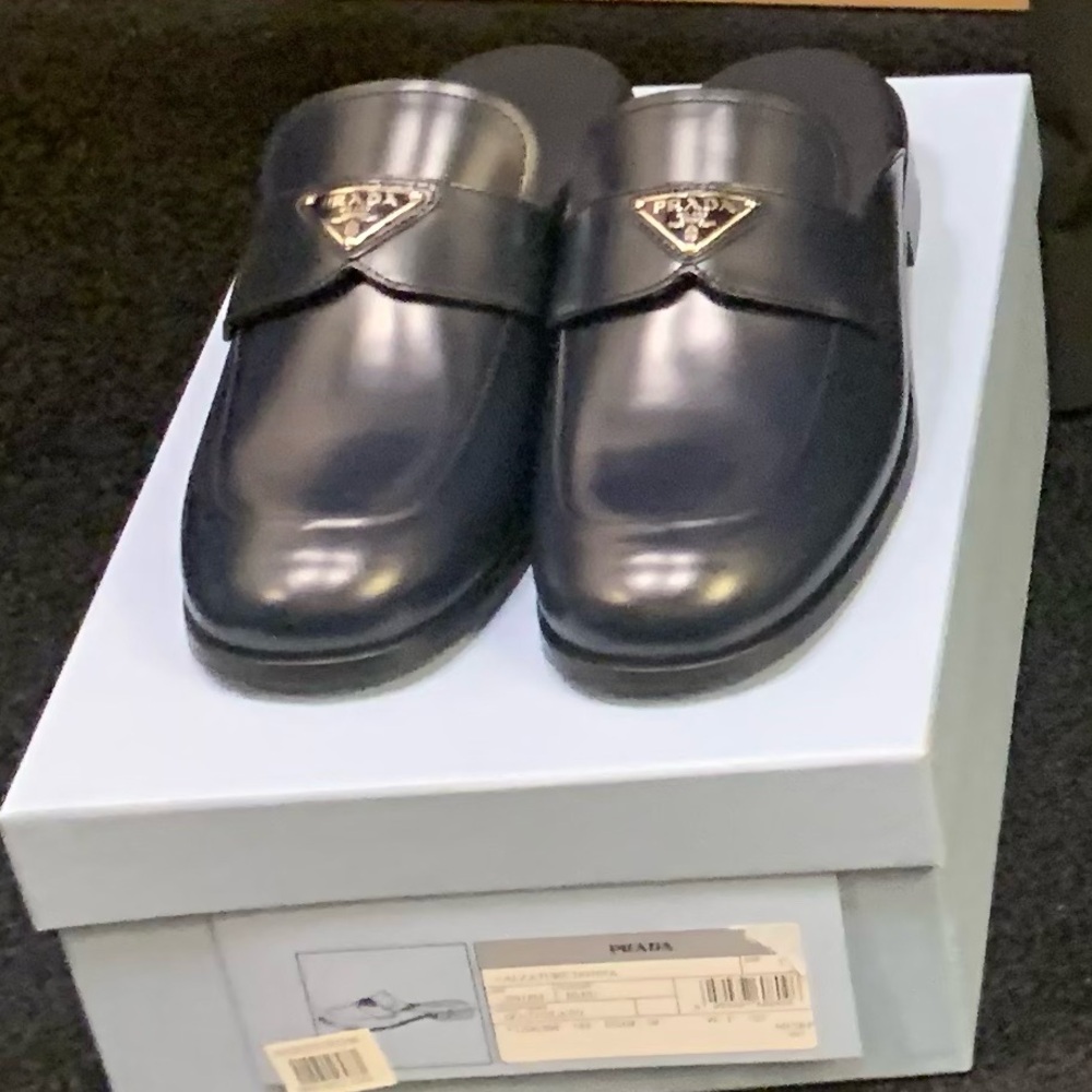 PRADA Women’s Logo-Plaque Polished-finish Mules. Bleu. US7.5, EU37.5 - Picture 5 of 12